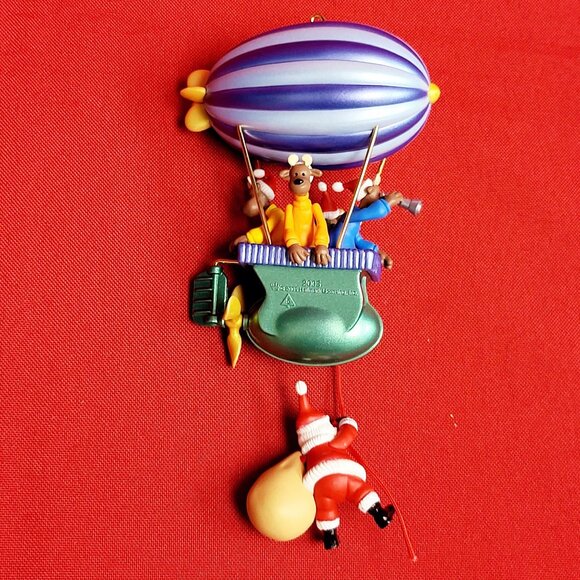 Hallmark  Kris and the Kringles Magic Movement 2005 Christmas Ornament - Picture 5 of 12